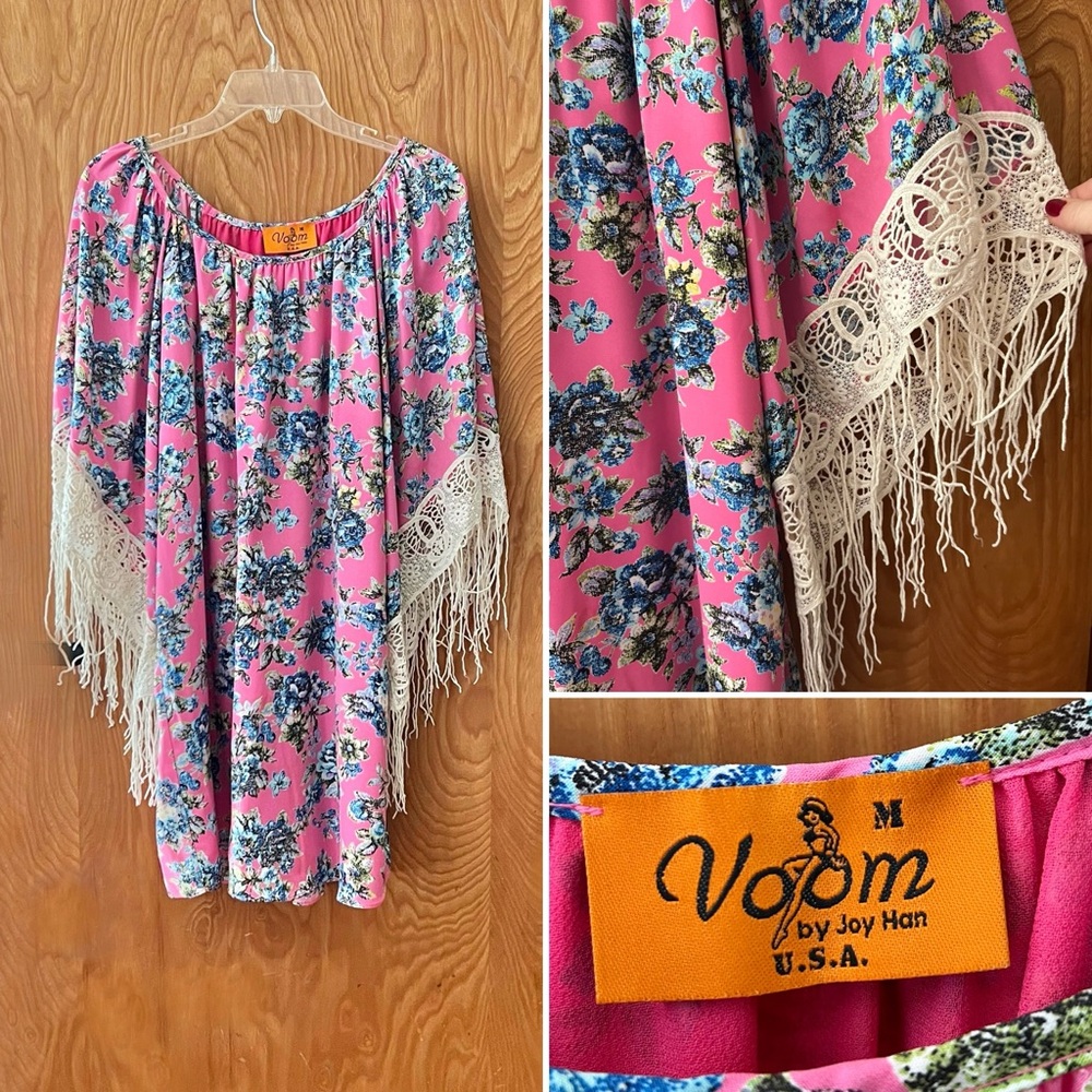 Voom by Joy Han bell sleeve boho shift dress, pink with blue floral, size Medium